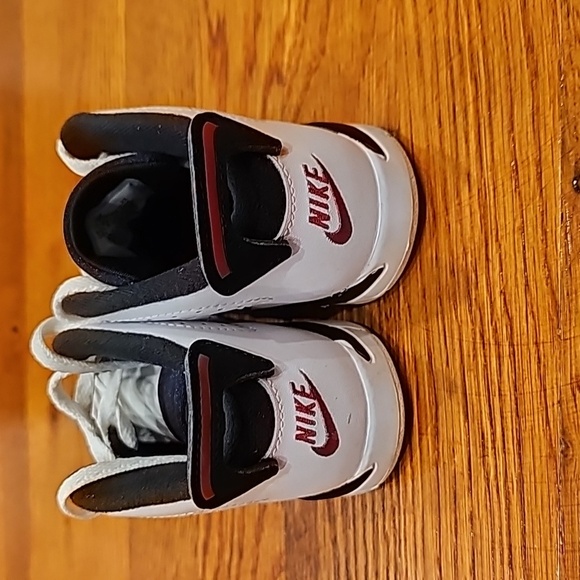 Jordan 6 Retro Carmine sneakers - Picture 3 of 7